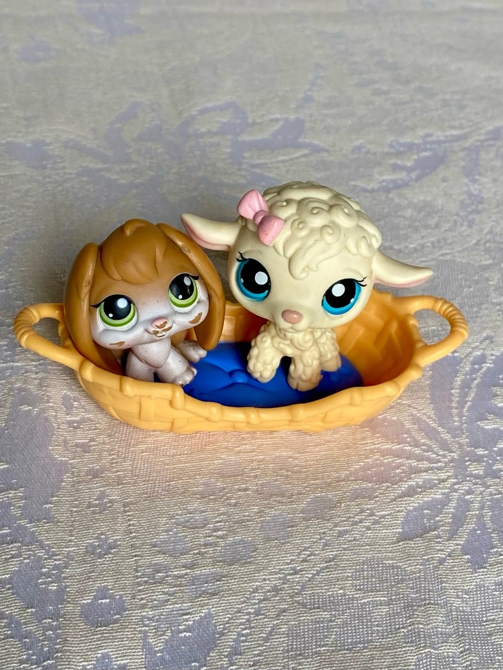 Littlest Pet Shop Pet Pairs Rabbit #185 and Lamb #186 Basket